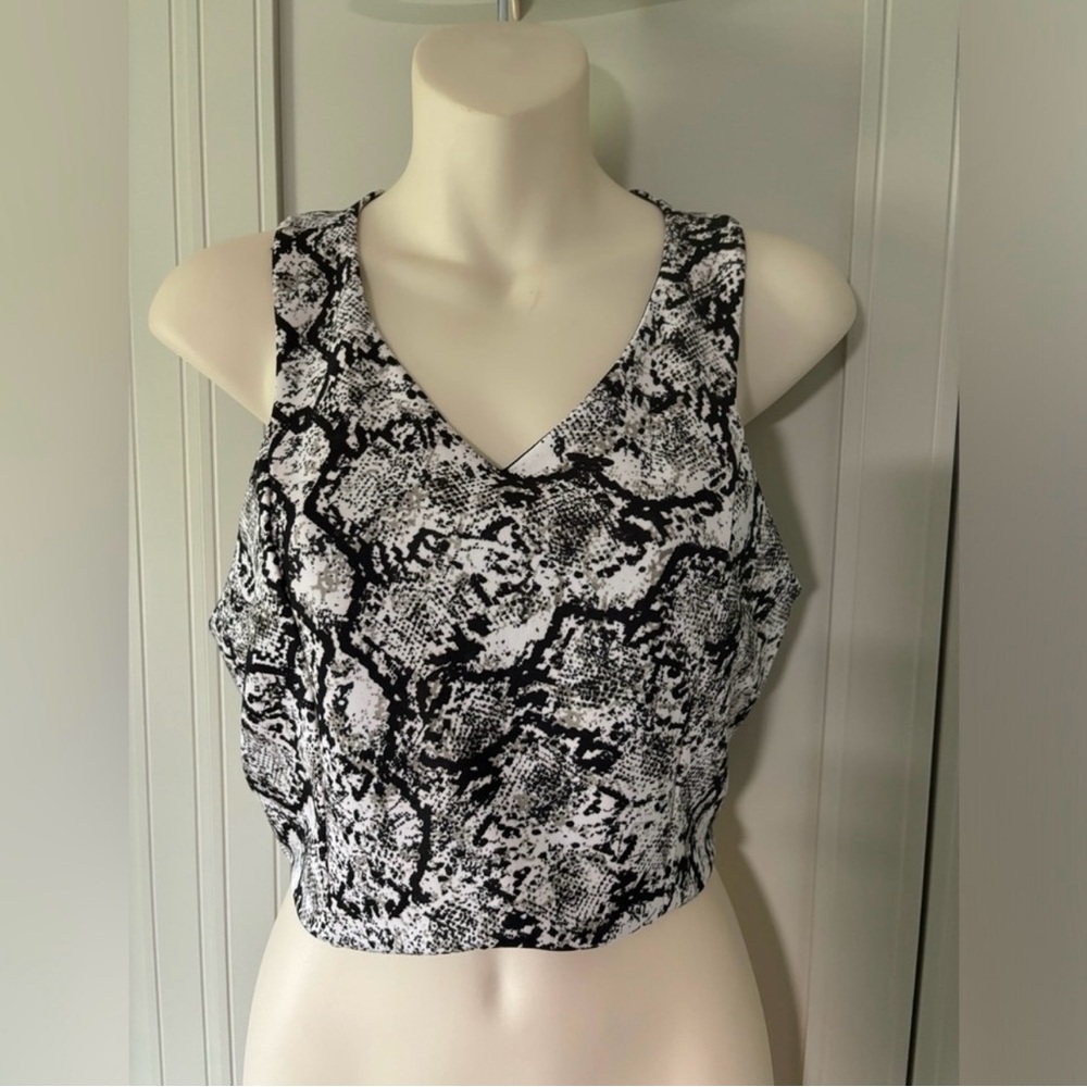 Express Black and White Fitted Crop Tank Top